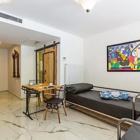 호텔 페라 스위트 4*