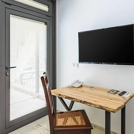 호텔 페라 스위트 4*