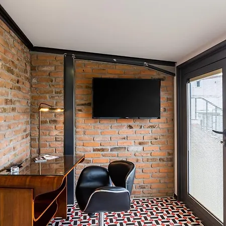 ペラ スイート 4*